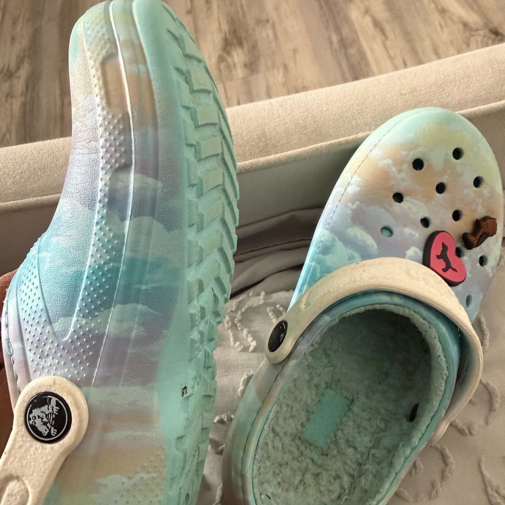 CROCS Kids Blue and White Cloud Slippers